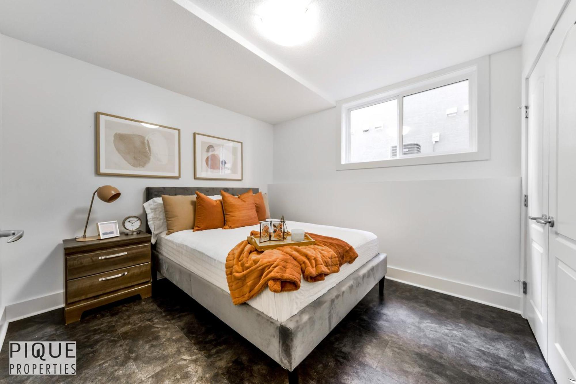 Stunning Modern Suite - King Bed - Free Parking & Netflix - Fast Wi-Fi - Long Stays Welcome Edmonton Chambre photo